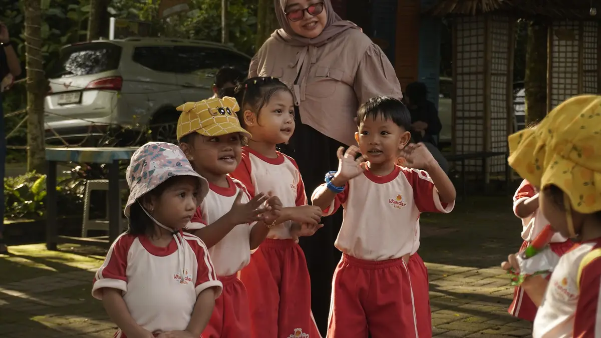 Bermain ke Kampung Kencana